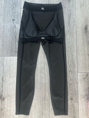 SOLD!!

ALO Black Seamless Sports Bra & Legging Set